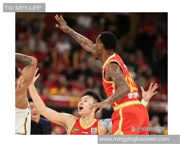 上海队与四川队在CBA赛场的激烈对决引发球迷热议与期待